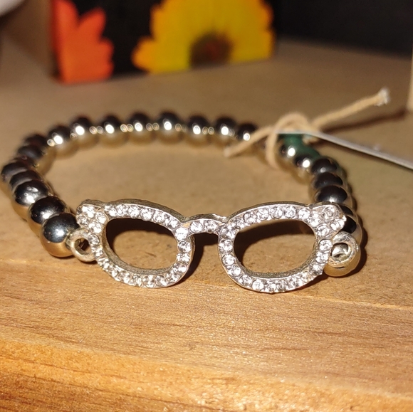 Crystal Eyeglasses Beaded Bracelet - Picture 5 of 10